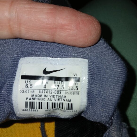 NIKE SWIFT GREY AND PINK RUNNING SHOES.  STILL IN GREAT CONDITION.  SIZE 6.5 - Picture 7 of 8